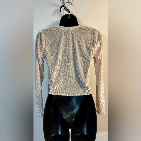 D Rock sheer cream leopard pattern crop top - Picture 2 of 4